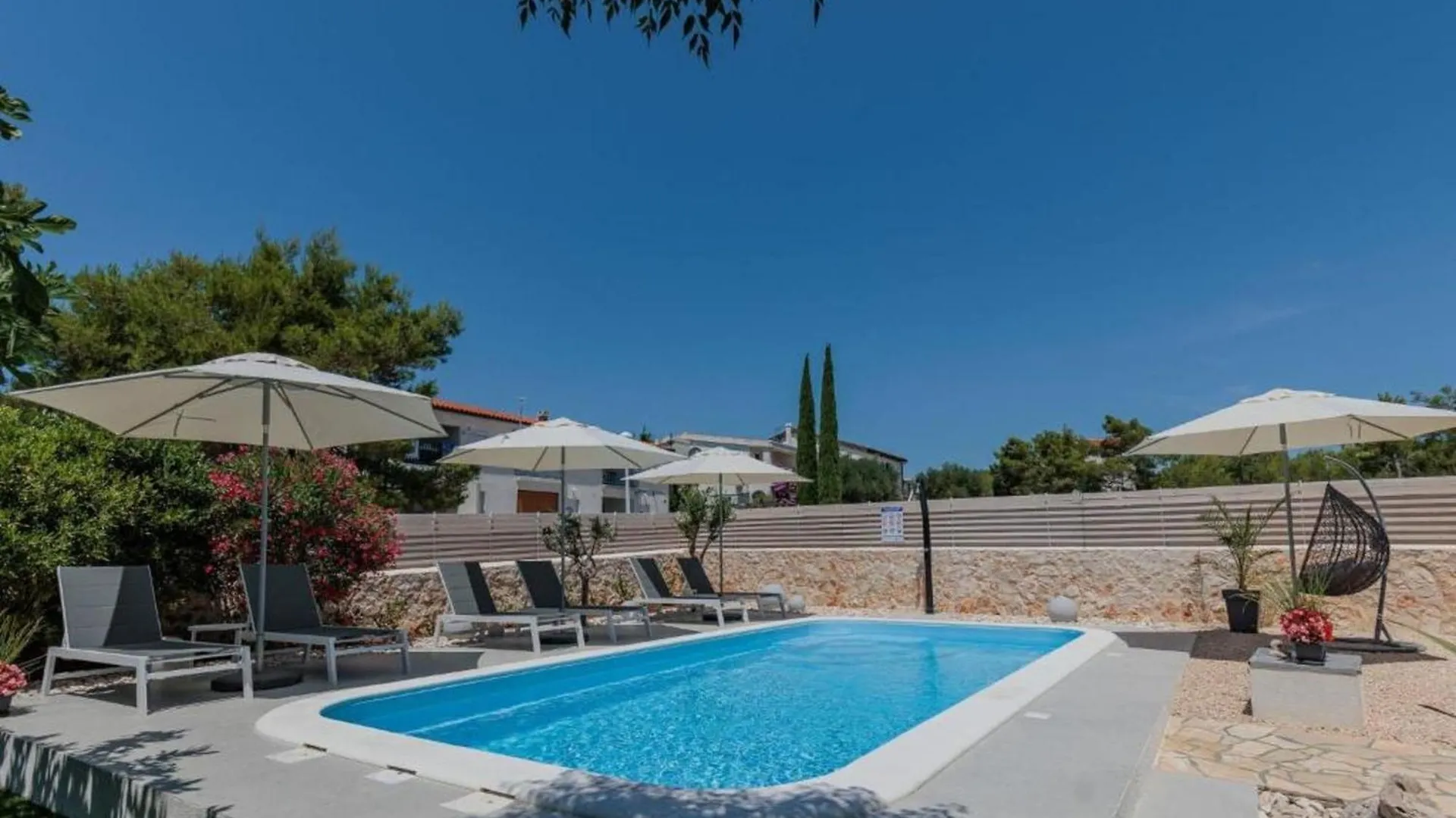 Charming Apartments Tome With Pool Vir
