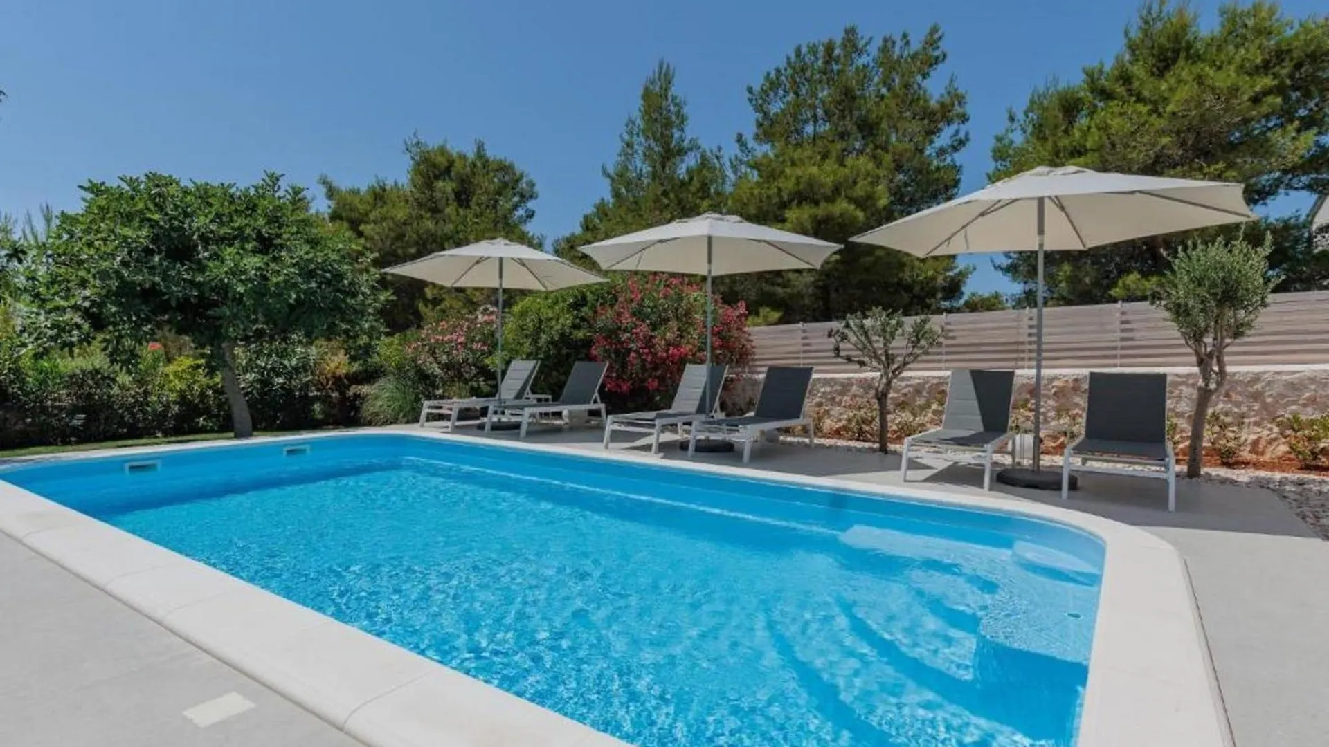 Charming Apartments Tome With Pool Vir