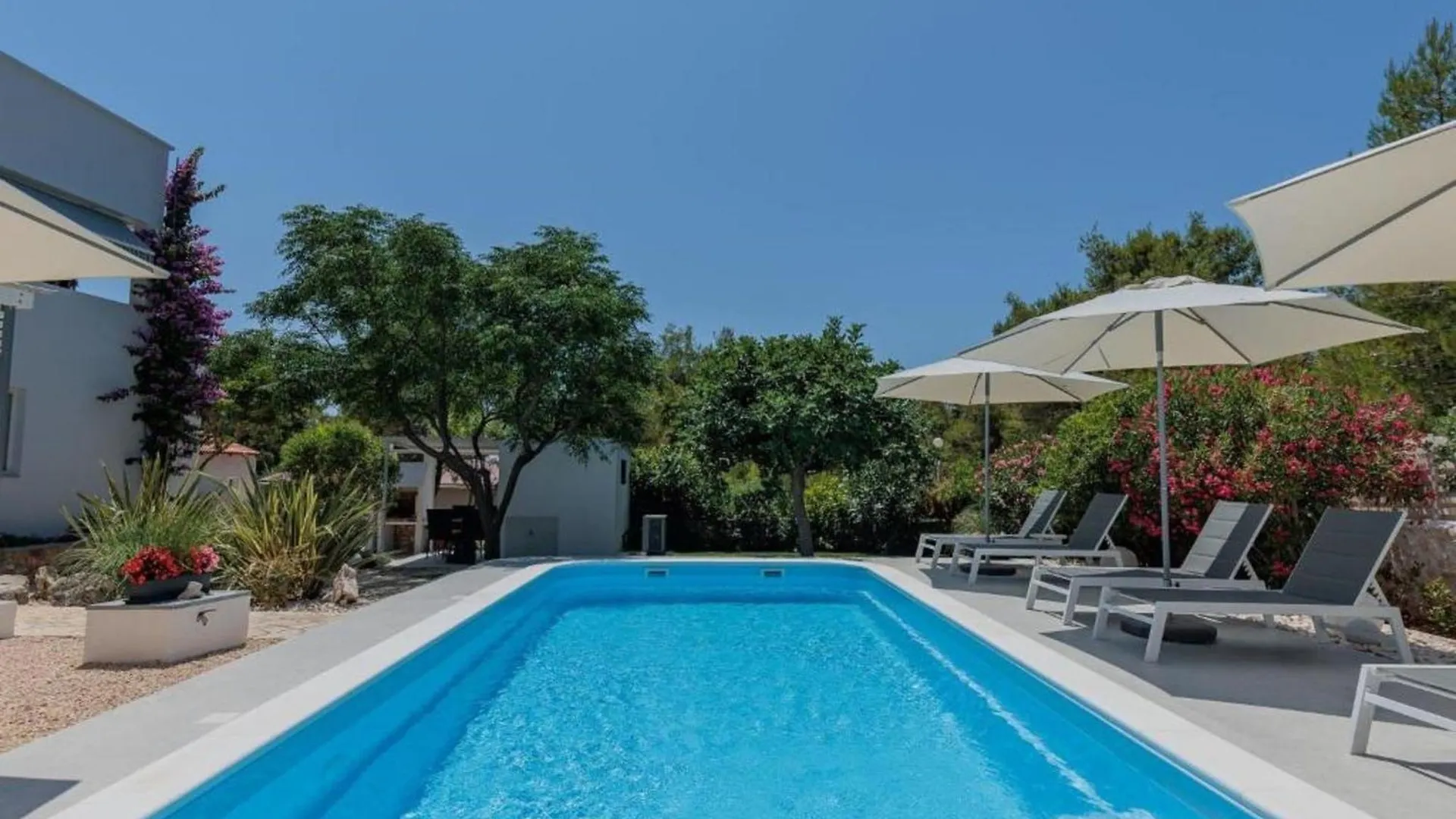Charming Apartments Tome With Pool Vir