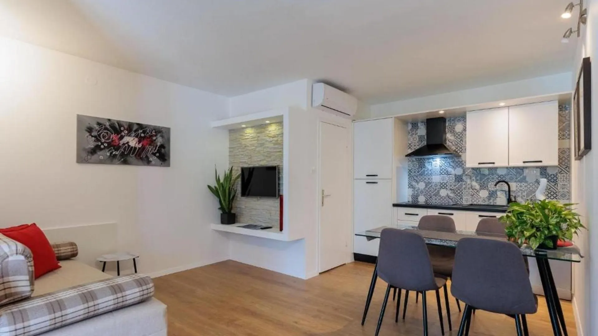 Charming Apartments Tome With Pool Vir 0*,